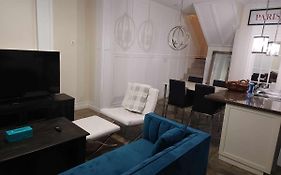 Downtown Vancouver Deluxe: Stylish 2Bd2Ba Townhouse